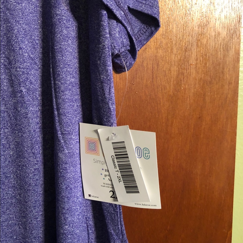 NWT Lularoe Classic Tee - Picture 5 of 5